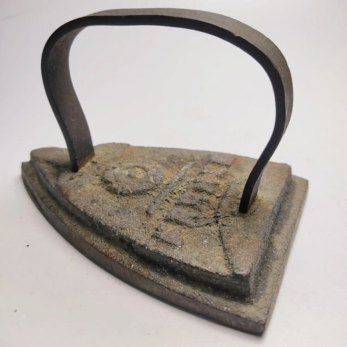 Plancha Maciza Antigua A Carbón, Marca En Alto Relieve, Original - foto 5