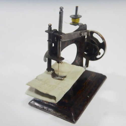 Máquina De Coser De Juguete, Elaborada En Metal, Hecha En Alemania - foto 5