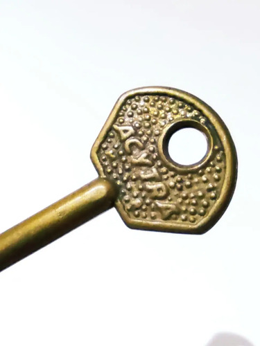 Llave Antigua En Bronce, Original - foto 4