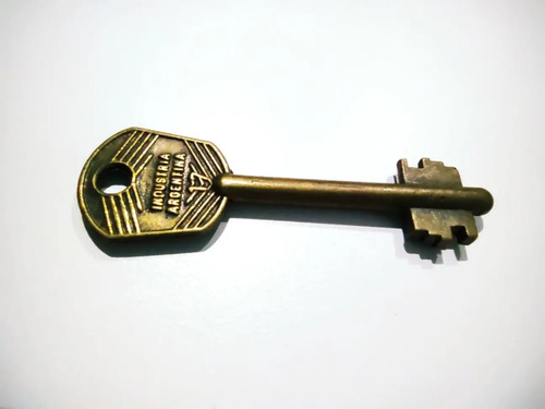 Llave Antigua En Bronce Macizo, Original, Doble Pestaña - foto 2