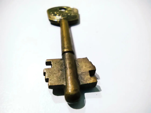 Llave Antigua En Bronce Macizo, Original, Doble Pestaña - foto 6
