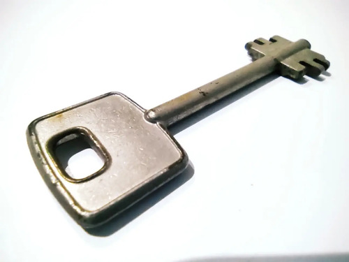 Llave Antigua En Metal, Original, 7 cm - foto 2