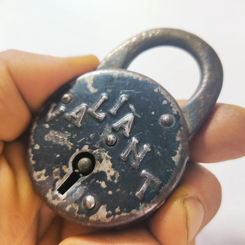 Candado Antiguo Original En Hierro Valiant, USA, Sin Llave - foto 2