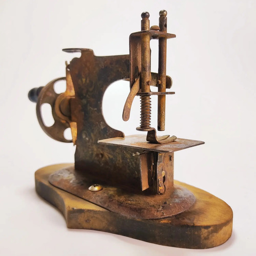 Máquina De Coser Antigua De Juguete, Alemana, En Hojalata - foto 5
