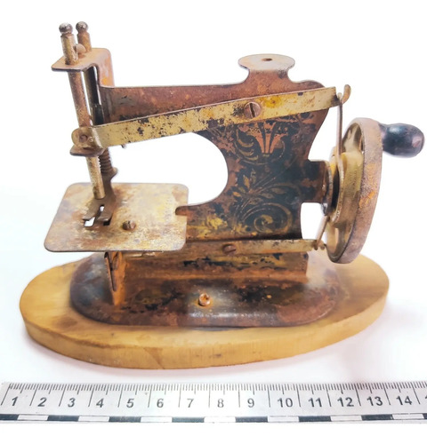 Máquina De Coser Antigua De Juguete, Alemana, En Hojalata - foto 8