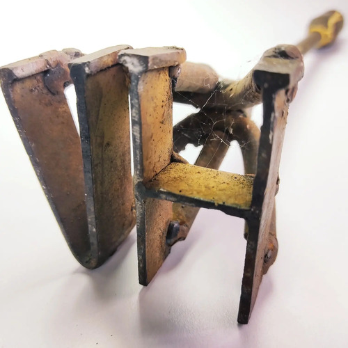 Marca Ganado Antigua, Hierro Forjado, V H O H A. Candelabro