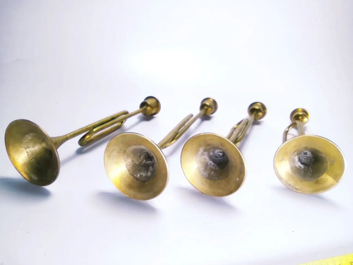 Candelabros En Bronce, Juego De Cornetas. Precio X Las 4un. - foto 6