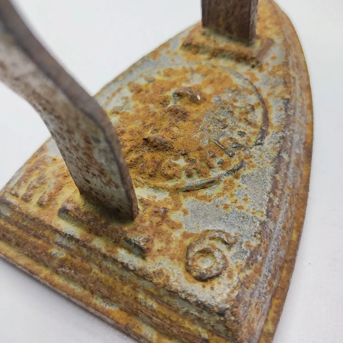 Plancha Antigua En Hierro Fundido, Original, Sello En Alto Relieve